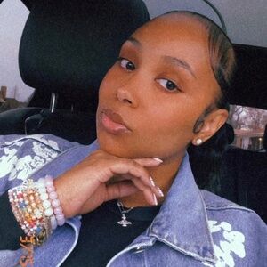 Meet your Posher, Deonna